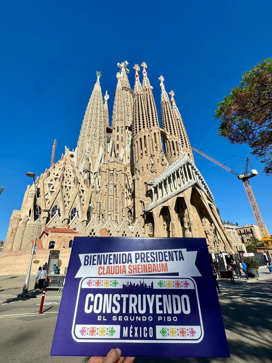 MexicoDigital1's tweet photo. Visita de la presidenta Claudia Sheinbaum (@Claudiashein) a la Cumbre de Líderes Progresistas genera muestras de respaldo. Mexicanos comparten fotos en distintos lugares de Barcelona para recibirla. https://t.co/GAcWq7o6WS