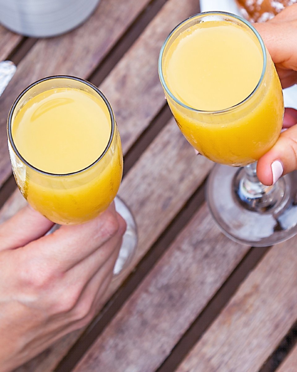 thesurfingpighi's tweet image. Mimosas are calling your name!🥂✨
Ease into your day with island-style brunch, good vibes, and bubbly flowing from morning ‘til afternoon!

📍3605 Wai’alae Ave Honolulu, HI 96816

#tuesday #Mimosa #BrunchGoals #HonoluluBrunch #HawaiiFoodie #OahuEats  #WeekdayVibes