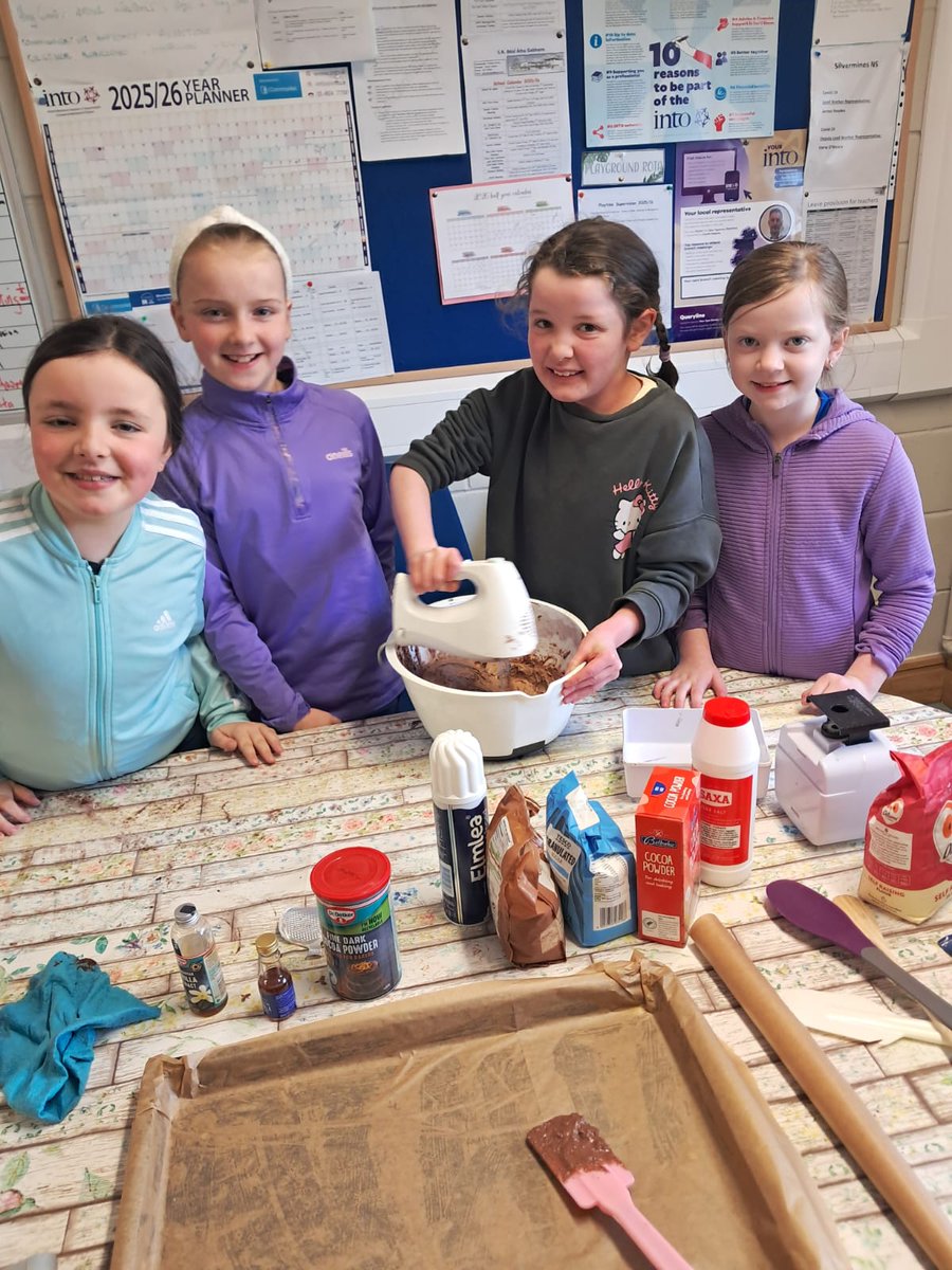 SilverminesNS's tweet image. Great fun in Ms. Sheary's class today with brownie making following on from Procedural Writing lessons in English....Well done everybody 📚 #baking #activelearning