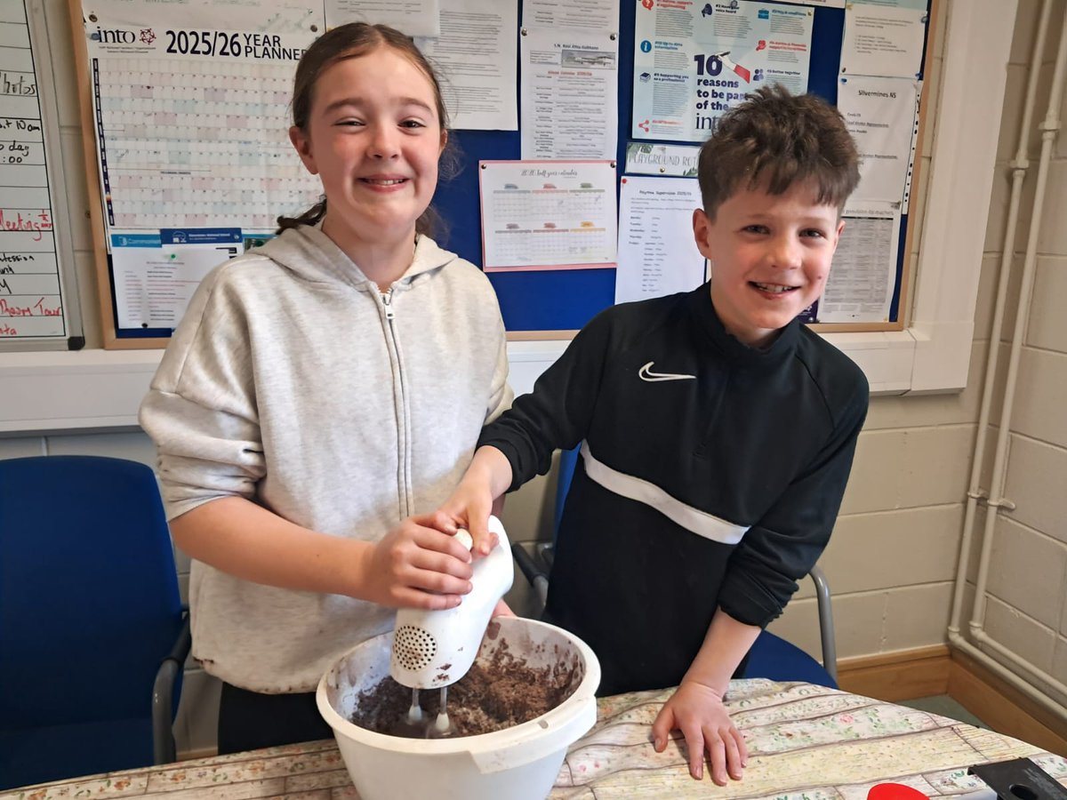 SilverminesNS's tweet image. Great fun in Ms. Sheary's class today with brownie making following on from Procedural Writing lessons in English....Well done everybody 📚 #baking #activelearning