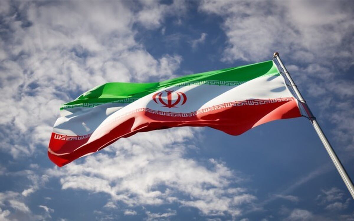 همه روی یک چیز هم نظر هستیم
این پرچم مقدس امروز به برکت رشادت فرزندان این خاک و خون پاک شهدا
بالاتر از همیشه است.
#اتحاد_مقدس
#پرچم_ایران_بالاست