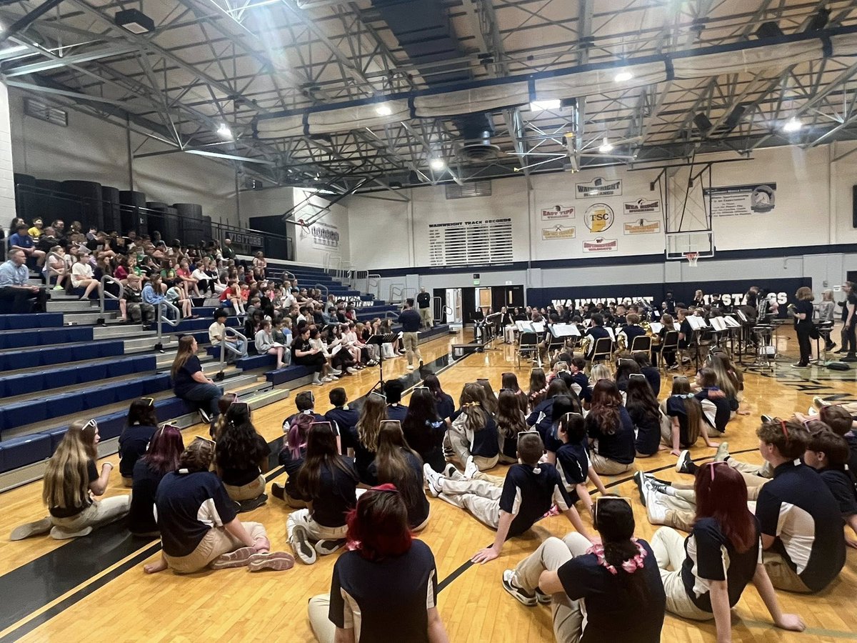 WMS_Mustangs's tweet photo. Thank you Dayton and Cole 5th grade! Always exciting time to talk Wainwright transition, and this group was outstanding! Thank you for coming to Wainwright today and excited for you to officially be Mustangs! https://t.co/Bs8szFL9ge