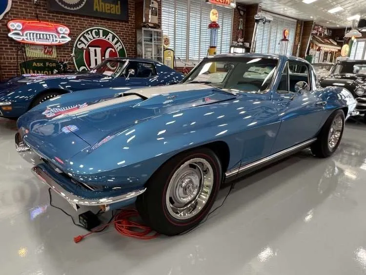 VettesM's tweet photo. The 1967 model year represents the pinnacle of the  second-generation (C2) Corvette, blending refined aesthetics with the  apex of “Big Block” engineering. This deep dive highlights why this  specific year remains the “Holy Grail” for collectors.

https://t.co/4cpAsLF9N4 https://t.co/P9NvIPyCjH