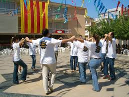 Durant la Renaixença catalana (segle XIX), la cobla i la sardana es van convertir en símbols de la identitat cultural catalana, consolidant-se socialment i políticament.