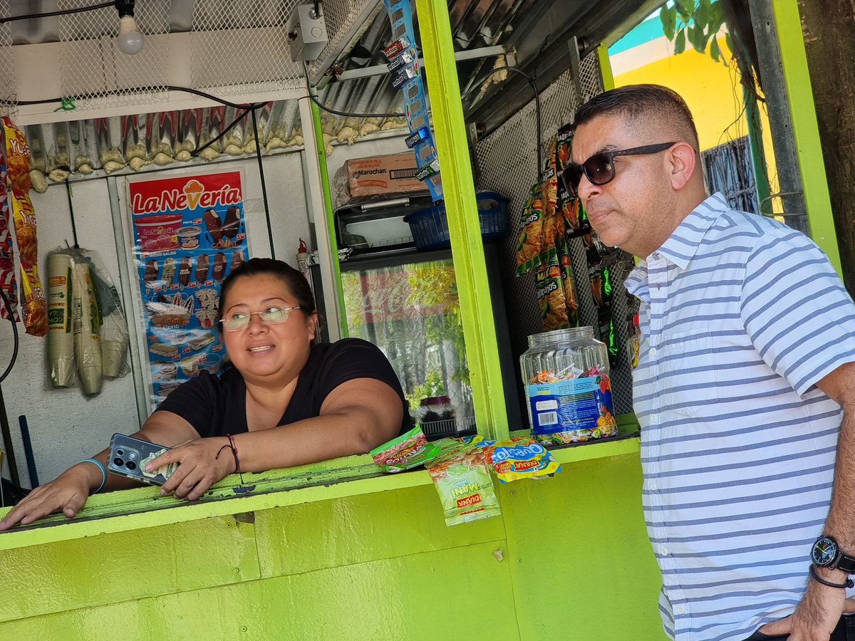 📍 #Ayutuxtepeque, #SanSalvadorCentro.

Dando seguimiento a la falta de alumbrado en la cancha de fútbol de la Colonia San Antonio, causada por la caída de un poste durante una tormenta el pasado mes de agosto.

Como Concejal, estuve gestionando esta situación, y este dia la