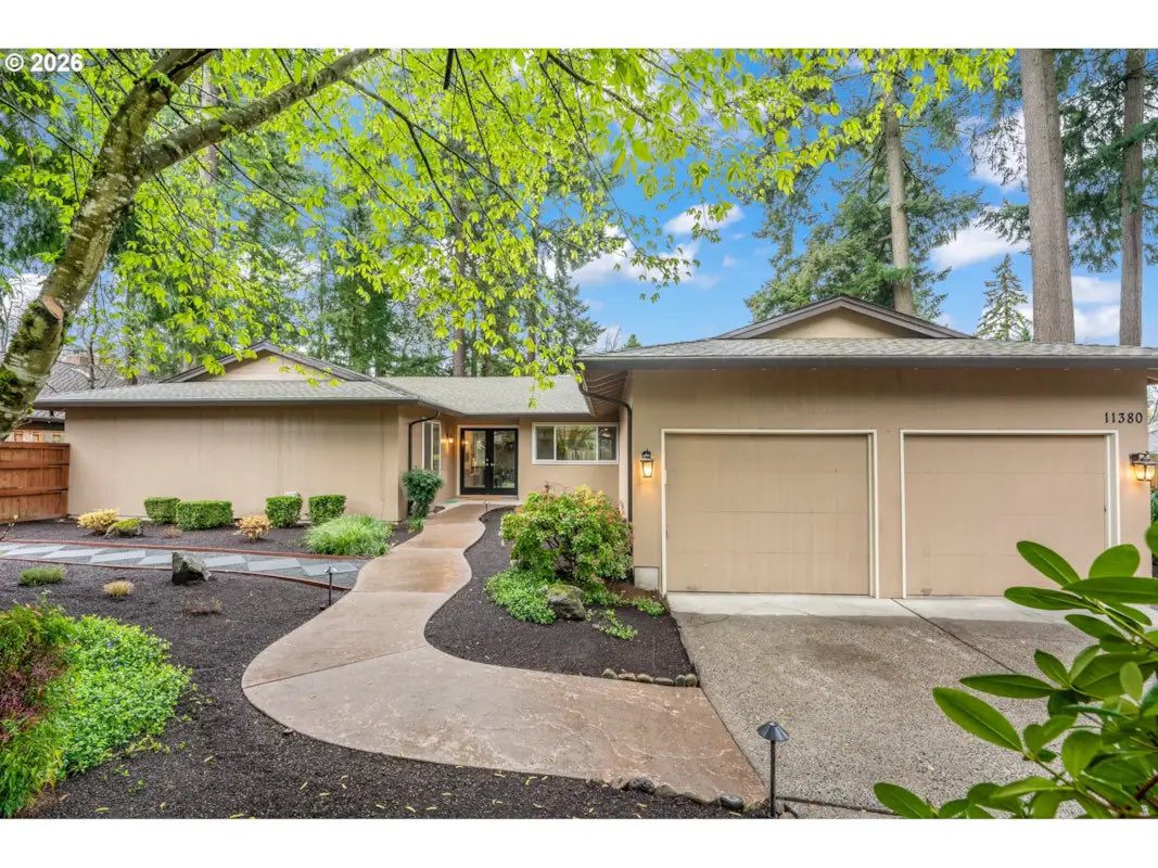 jenwileyhomes's tweet photo. NEW LISTING | Outstanding One Level 
5 🛏️ | 2.1 🛁 | Parks 🌳 
Cedar Hills + Close-In SW Portland! 
Enjoy Springtime, Peaceful Views from this Stunning Newly Remodeled Home in Coveted Forest Hills Village of Cedar Hills! #portland #parks #lake #jenwileyhomes #loveyourhome https://t.co/t2gaK4F1Va