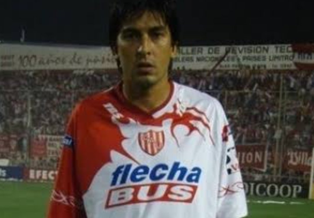 Every day a random player from Unión de Santa Fe tweet media