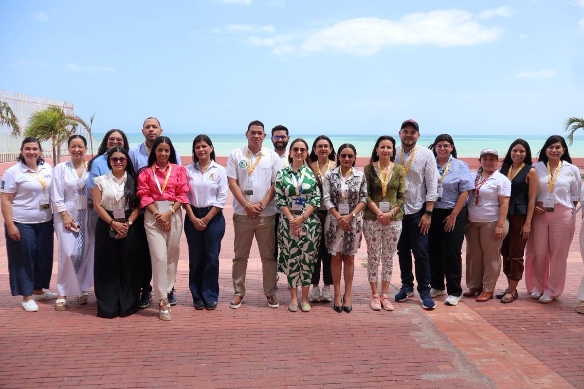 APCColombia's tweet photo. 📌 | ¡El Sistema Nacional de Cooperación Internacional de Colombia #SNCIC optimiza la ruta de la cooperación para el desarrollo de La Guajira!

@LAGUAJIRAGOB, #APCColombia, @DNP_Colombia y @CancilleriaCol formalizamos en Riohacha la Mesa Territorial de Cooperación departamental. https://t.co/gMJhwrowGP
