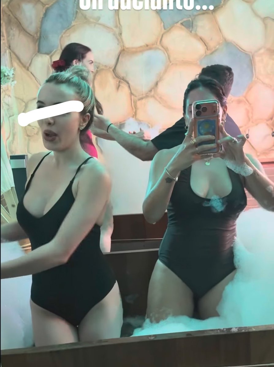 Silvio con moñito 🎀 tweet media