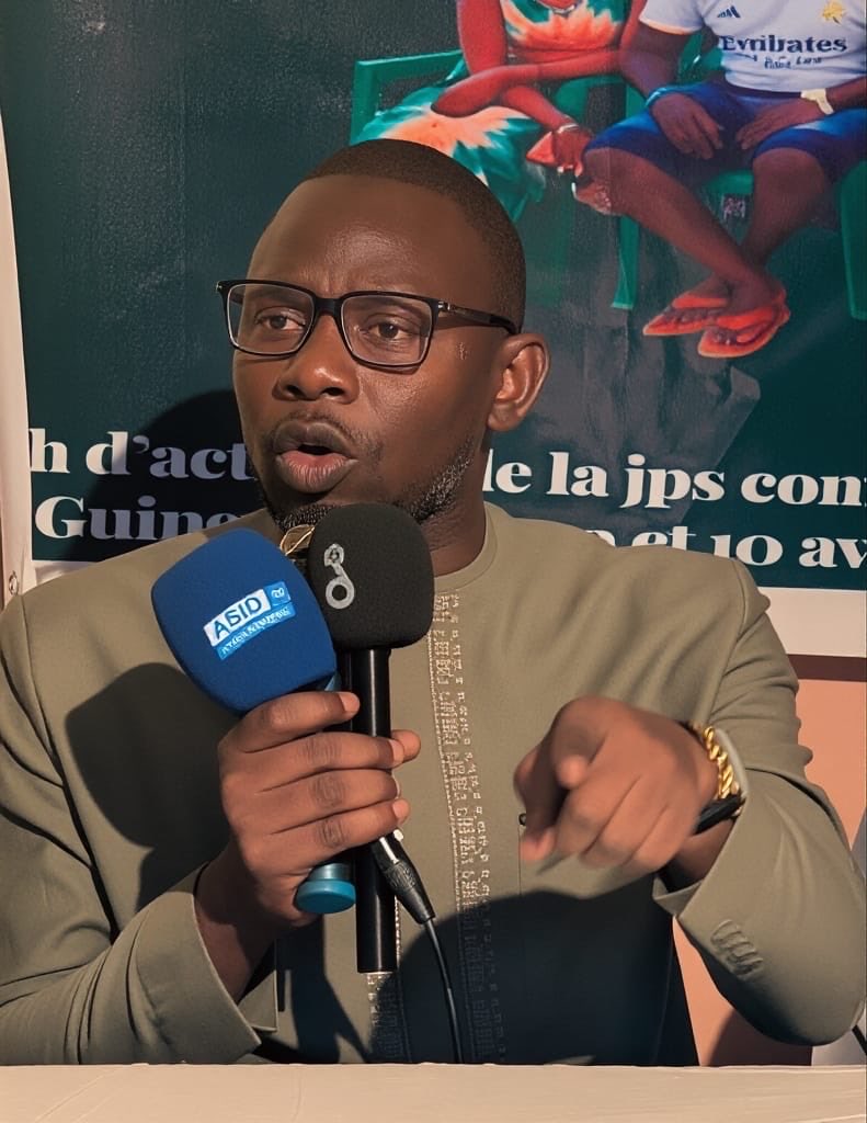 Ismaila18diallo's tweet photo. Ne soyez pas surpris ! 

Certains n’ont jamais été des révolutionnaires. Ils ne sont, en réalité, que des mercenaires du système dissimulés dans les rangs de la révolution. À l’image de micro-organismes opportunistes, ils attendent les moments de vulnérabilité pour affaiblir les défenses du corps révolutionnaire et tenter de le détourner de sa trajectoire.

C’est précisément dans ces moments que le leadership devient décisif. Le choix du moment où Ousmane Sonko accepte d’incarner le guide de cette révolution n’est pas anodin. Il appelle à une responsabilité collective : celle des patriotes, garants et vigies de cette dynamique de transformation.

Un passage de son discours devant Pascal Boniface éclaire parfaitement cette réalité et met en garde contre la banalisation des concepts fondamentaux :
« Il est des mots qui circulent avec une telle facilité qu’ils finissent par perdre leur poids. Autonomie. Patriotisme. Souveraineté. Ils sont devenus familiers, presque confortables. Et pourtant, dès que l’on tente de les prendre au sérieux, ils se dérobent, ils résistent, ils obligent. »

Face à cela, faut-il s’indigner ? Non. Il faut rester lucide, résolu et déterminé. Garder le cap, sans céder aux distractions ni aux infiltrations.

Faut-il poursuivre la lutte révolutionnaire et rester fidèle à la ligne originelle du projet de transformation systémique profonde ? Oui, sans hésitation.

La voie est claire : suivre avec rigueur les orientations du Président Ousmane Sonko.
Chers patriotes, engageons-nous pleinement. Donnons à Sonko un million d’adhérents. Multiplions les actions citoyennes. Soyons les sentinelles intransigeantes de la bonne gouvernance.

La révolution ne se proclame pas, elle se protège, elle s’incarne et elle se construit au quotidien.

Dr Ismaila diallo 
Coordonnateur départemental de Pastef Guinguineo