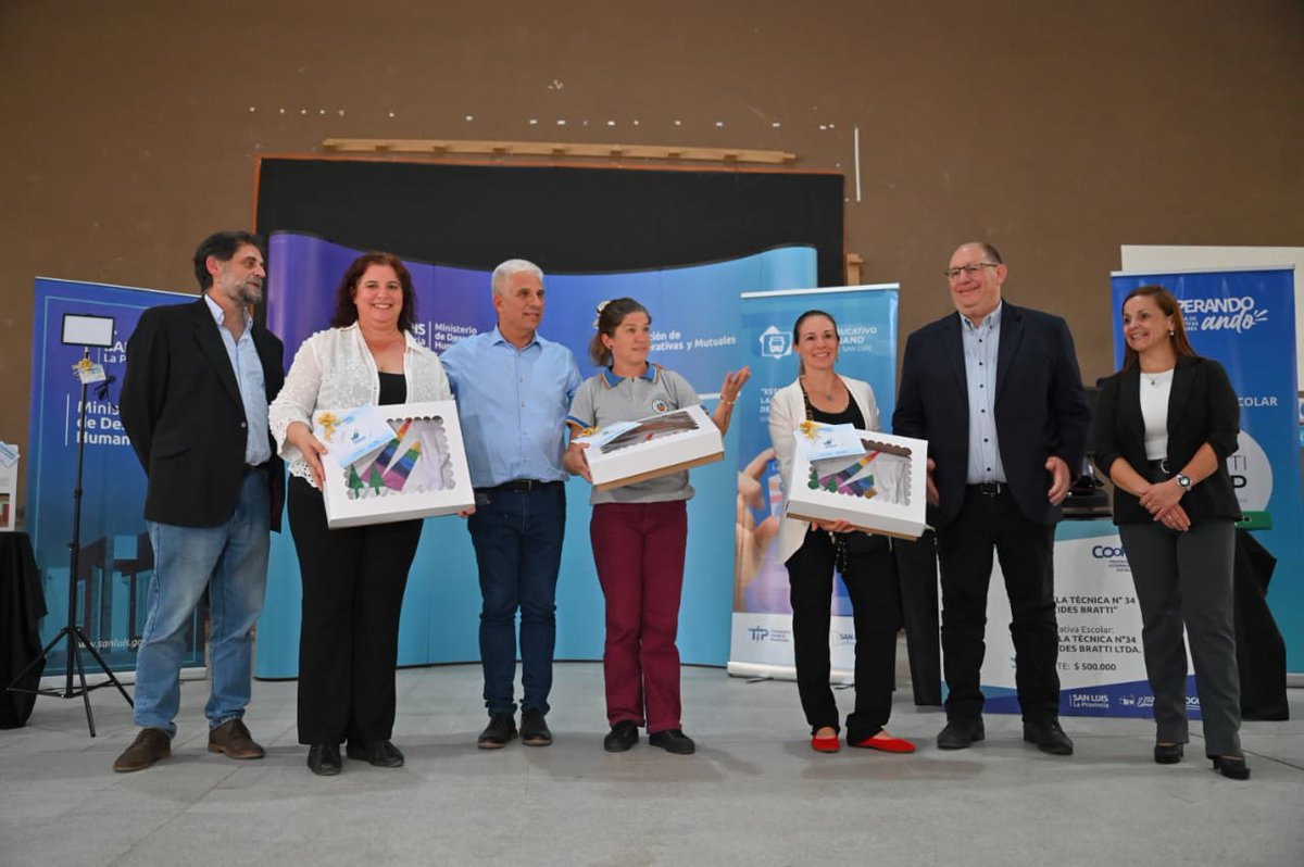 Acompañamos la entrega de insumos a cooperativas escolares de Merlo y Cortaderas 🤝

Los equipamientos se entregaron en las cooperativas  ‘Bratti Ltda’,‘Turismo en Movimiento Ltda’ y ‘Manos a la Obra Ltda’.