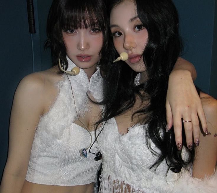 CHAEYOUNG BASE 🏰 tweet media