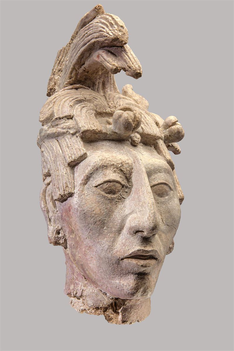 Staanaa_'s tweet photo. No solamente toma de inspiración la escultura del ajaw Pakal El Grande de Palenque si no que es la base más estilizada de los rasgos de los nativos de la región Maya. https://t.co/0mYBT0NEcy