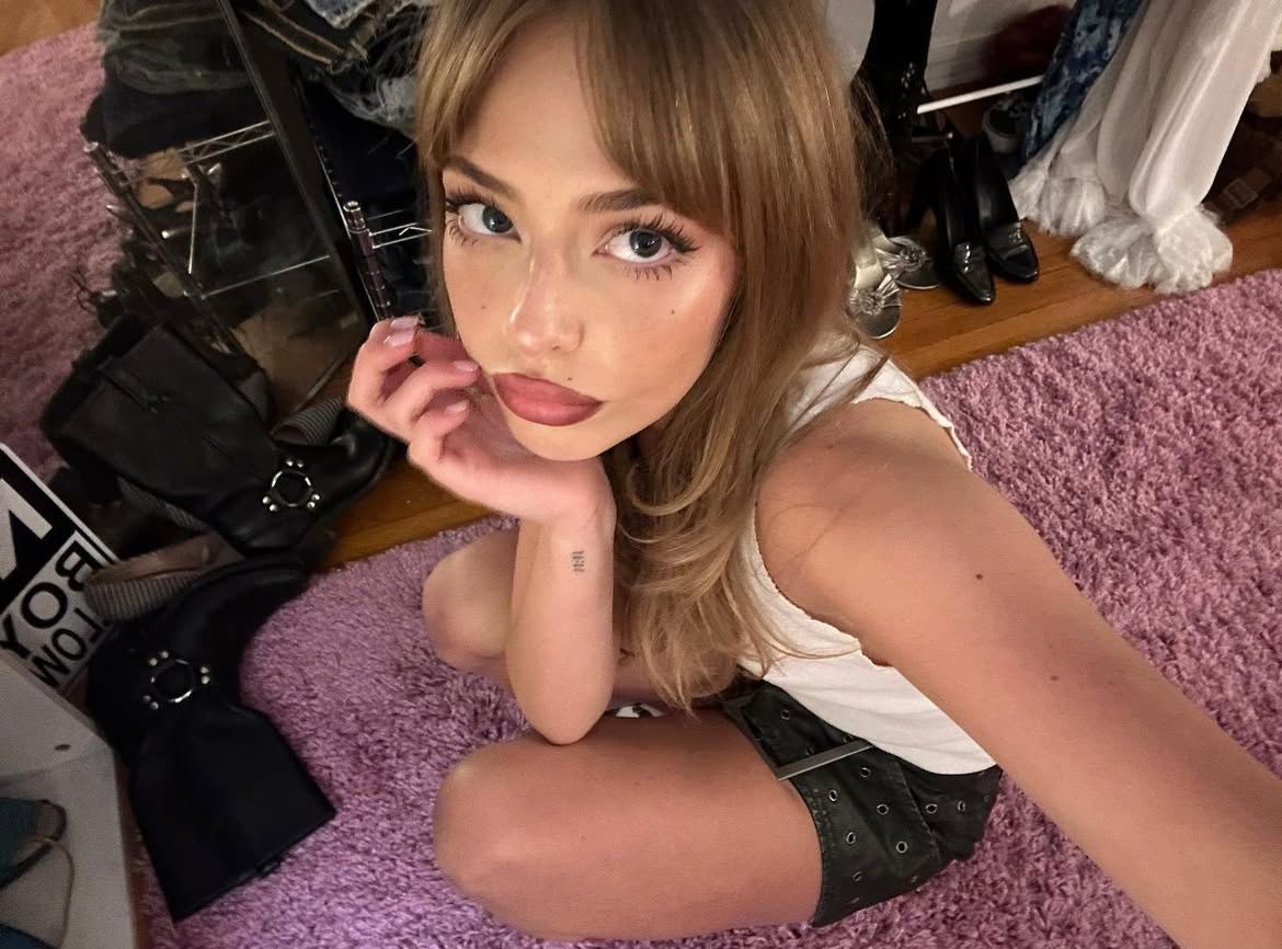 SOCIETYNEWGEN's tweet photo. ✧    june diggory-krum. &amp; @deathlyofroses 

𝓲dade: 19 anos
𝓼exualide &amp; pronomes: bissexual, ela/dela
𝓸cupação: estudante do primeiro ano de direiro https://t.co/5bKfcBHyI6