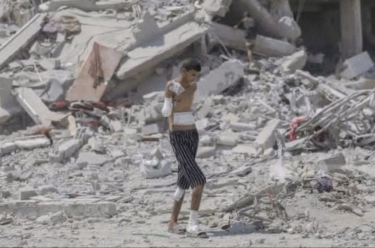 EsnFidan98655's tweet image. "İnsanlık onurunun enkaz altında kaldığı yerdeyiz. Acının dili, dini, ırkı olmaz; sadece sızısı olur. 😢 Bu zulmün bir an önce son bulması için vicdanı olan her sesin yükselmesine ihtiyaç var. 🙏🖤 #FreePalestine #Humanity"