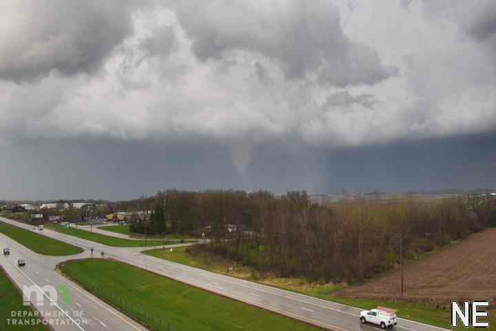WxMinnesota's tweet photo. Tornado seen from the @flyrst via MnDOT Cams.

Tornado Warnings must be taken very seriously today. Don't take the chance, take cover IMMEDIATELY if one is issued.

#MNwx #WIwx #IAwx #RochMN #Rochester https://t.co/qhBlITpJIz