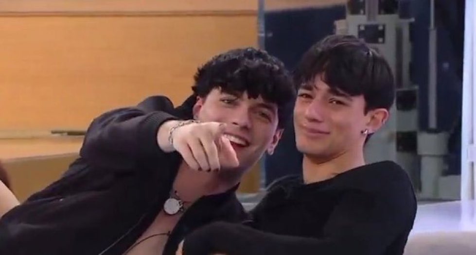 paola; senza maschera tweet media