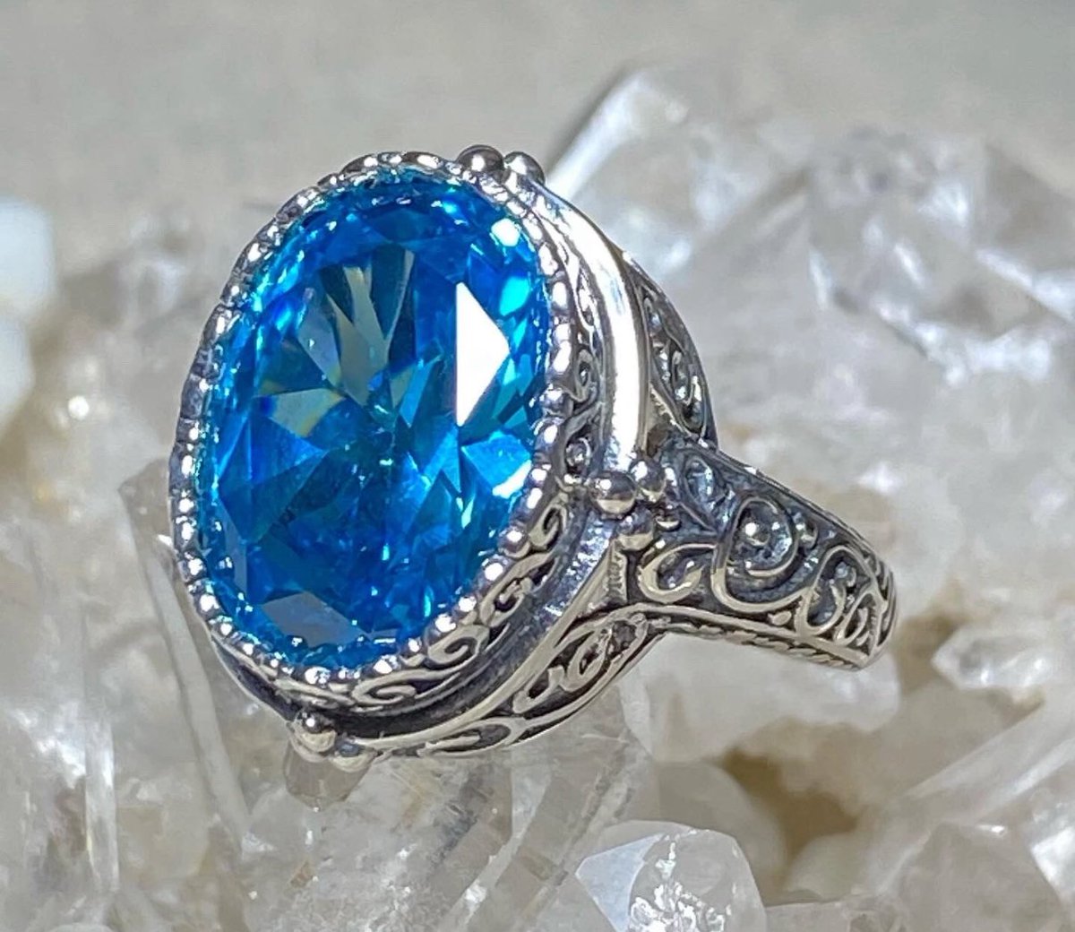 StuffWeFind1's tweet image. Aqua CZ Sterling Silver Ornate Ring - Size 6 - - 9+ Carats

ebay.us/m/UD1L0O

#ring #jewelry #sterlingsilver #cz #blue #momgift #bride #ornate #foryou
