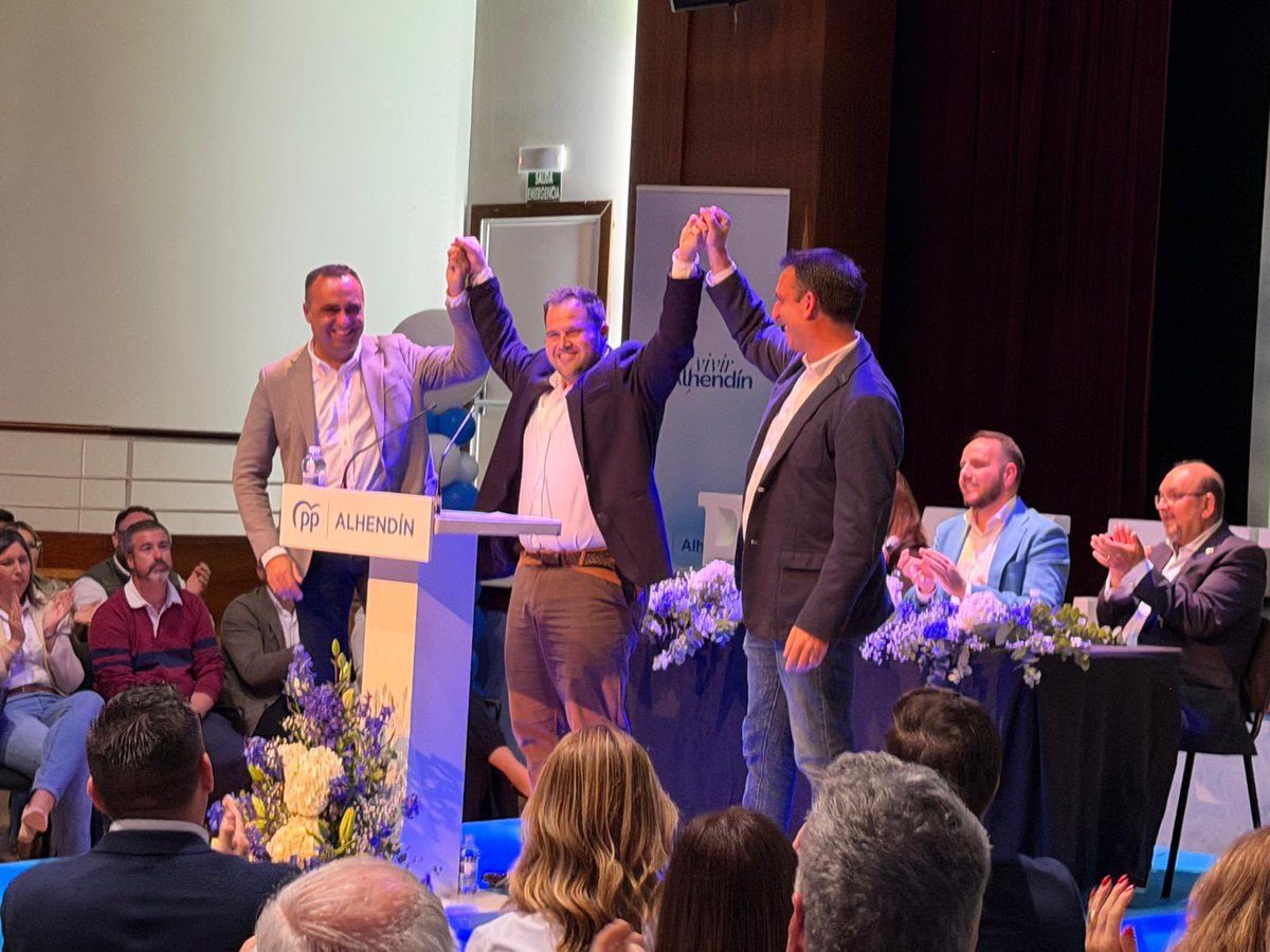 franalhendin's tweet photo. Enhorabuena a Cristian por revalidar la presidencia del PP de Alhendín

Detrás hay un gran equipo, compromiso y muchas ganas de seguir trabajando por el municipio

🫱🏻‍🫲🏽El PP es una gran familia que suma, que une y que mira al futuro

Orgulloso de mi pueblo https://t.co/8yqo9kOHYm