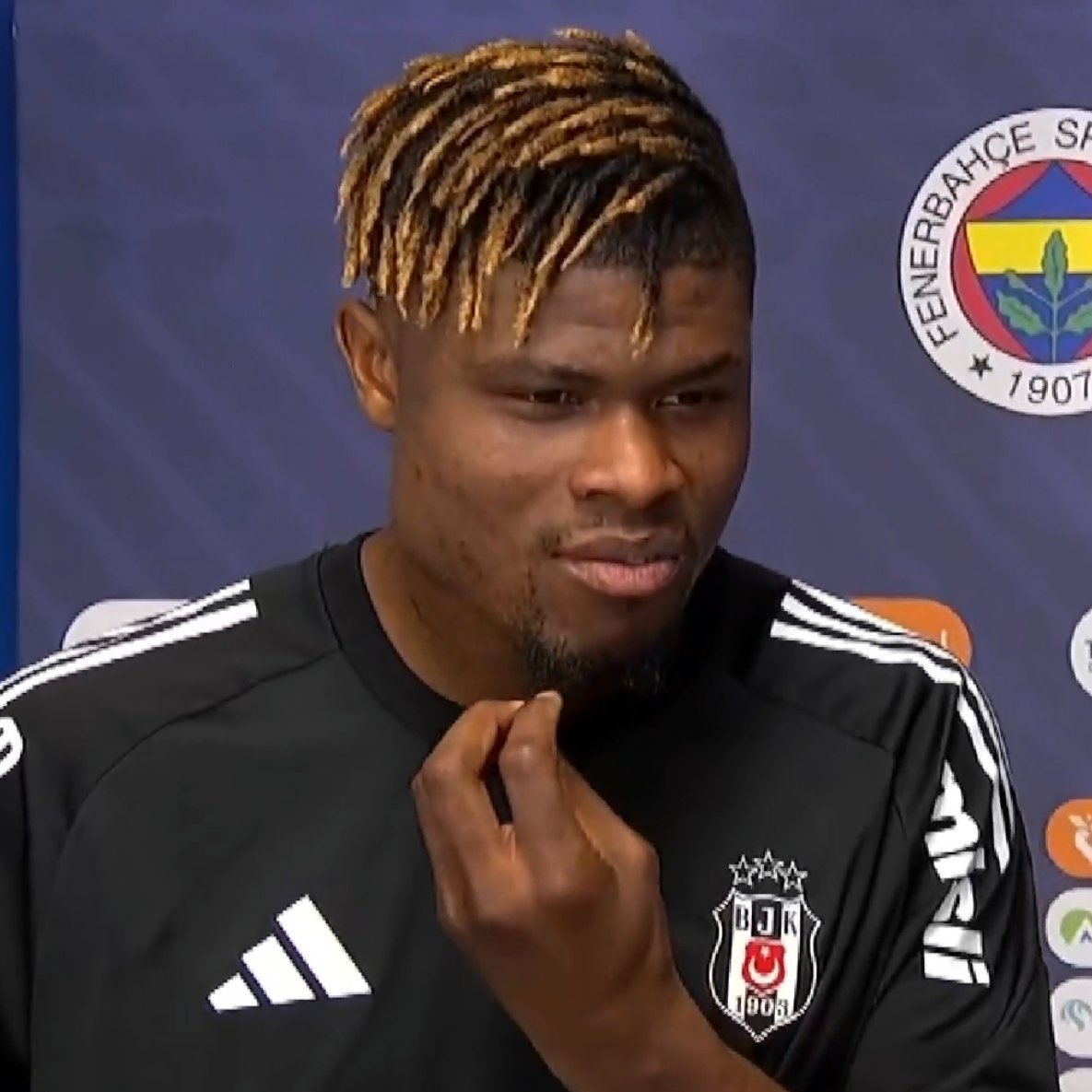 Emmanuel Agbadou: "Dürüstçe bir galibiyet kazanamıyorlarsa zaten şampiyon olamazlar. Bu imkansız." (5 Nisan 2026)