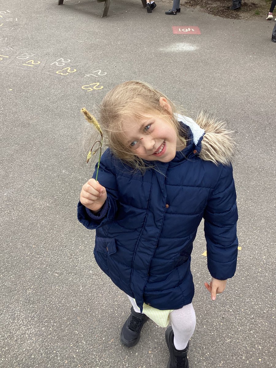 LancotSchool's tweet image. 🌿 Year 1 have been exploring different colours and textures in nature! 🍂 For our art lesson, we went on a wonderful nature walk to observe and discuss all the beautiful things we could find. So much inspiration right on our doorstep! 🎨
#PrimaryArt #OutdoorLearning #NatureWalk