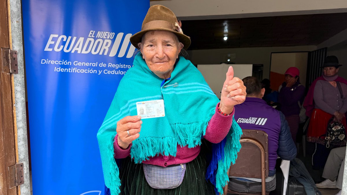RCivil_Zona6's tweet photo. 📍CAÑAR| Doña María Paucar junto a 60 habitantes de la parroquia multicultural #Ingapirca, obtuvieron su cédula🪪, gracias al despliegue de las #BrigadasMóviles del @RegistroCivilec.
🤝Continuamos trabajando con el compromiso de brindar un servicio cercano y de calidad. https://t.co/75OIIQBwwY
