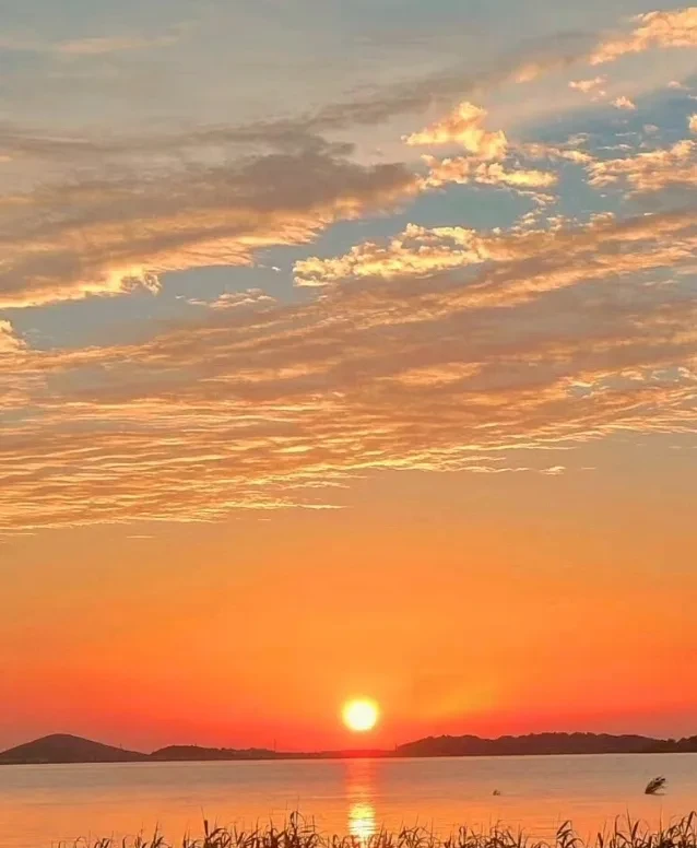 ChianPuah's tweet photo. Chasing sunsets u0026 quiet vibes today  Grateful for small, warm moments. https://t.co/QbM6FbwBu6