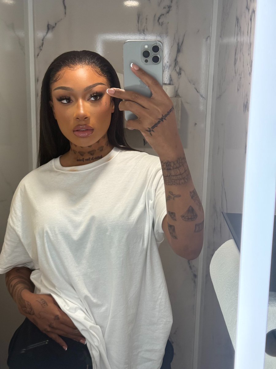 TINA SNOW tweet media