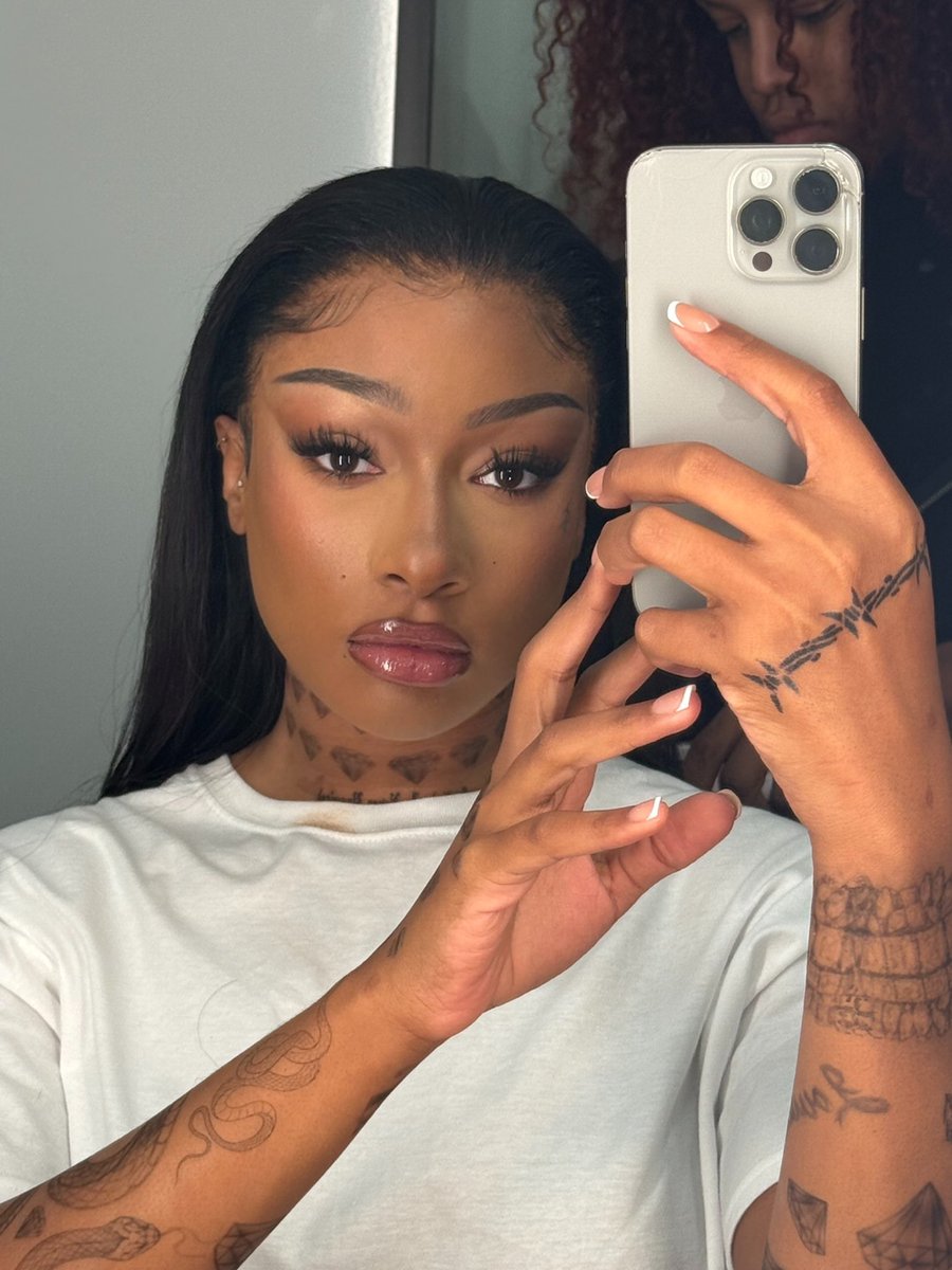 TINA SNOW tweet media