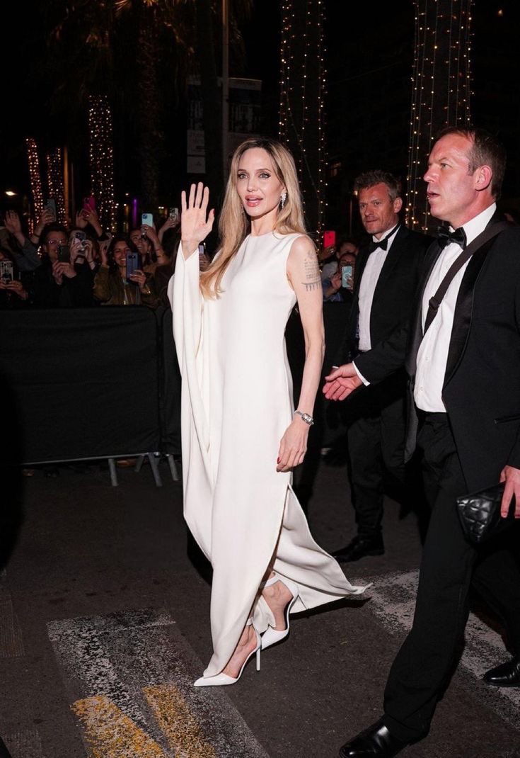 Angelina Jolie page tweet media