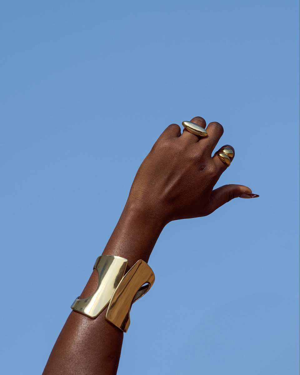 fowosiredammy's tweet image. Editorial shoot done for @adornedby_rad  website launch, I had so much fun working on this campaign.

Team: 
Lead Photographer: @fowosiredamilola 
Creative Director: @Jummydefilaa 
Model: @t.h.o.b.i___ 
Client: @adornedby_rad 
Production Company: @thejovialstudios_ 

#commercial