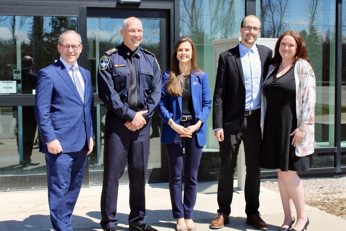 douglasdowney's tweet photo. Taking money out of the hands of criminals, putting it back into communities.

Proud to join @Andrea_Khanjin to deliver $200K per organization to @BarriePolice &amp; @JohnMuskoka—a $400K total investment through the Civil Remedies Grant Program.

Part of our plan to #ProtectOntario. https://t.co/AOWiiCjszs