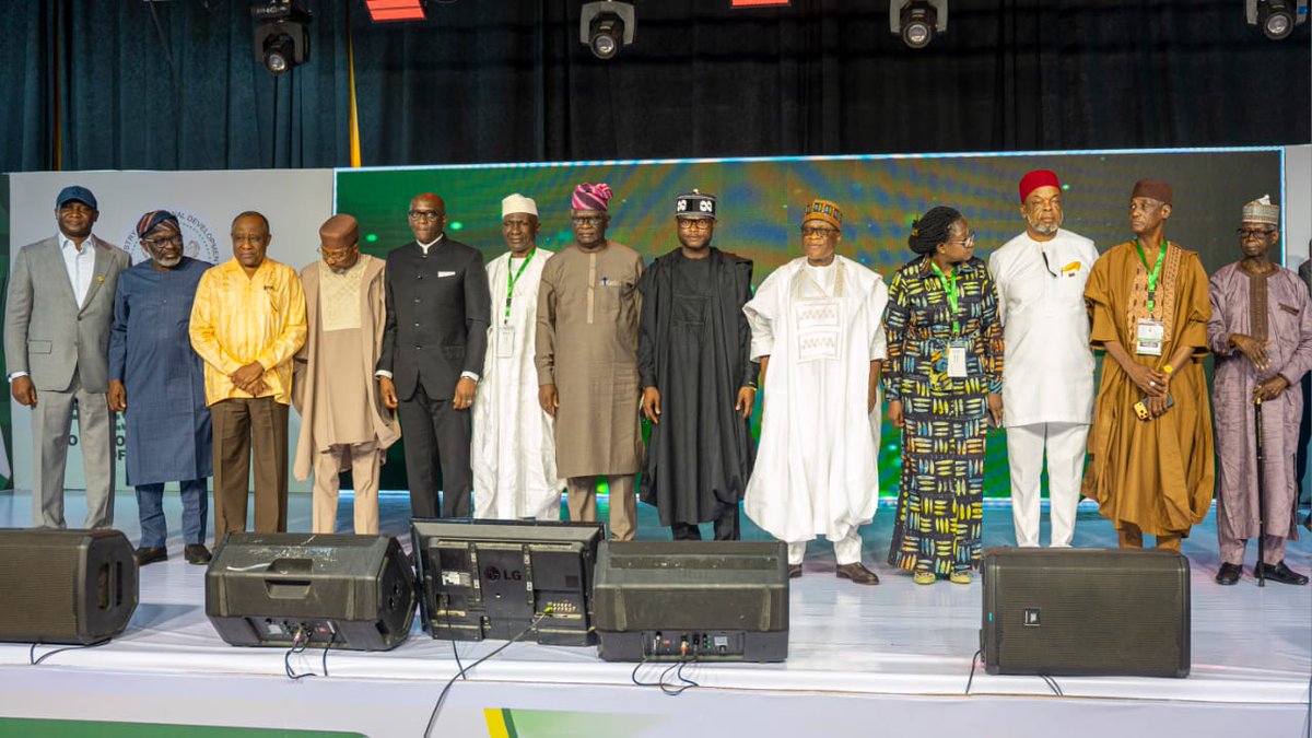 SenAdetunmbi's tweet photo. Today, we successfully concluded a 2-day retreat for the Ministry of Regional Development and the Regional Development Commissions, focused on unlocking the vast potentials across our regions.

The retreat, held in Benin, Edo State, provided a valuable platform for alignment, strategic discussions and collaborative planning towards more impactful and coordinated regional development.

Grateful for the insights shared and the collective commitment to driving sustainable growth across the regions.
