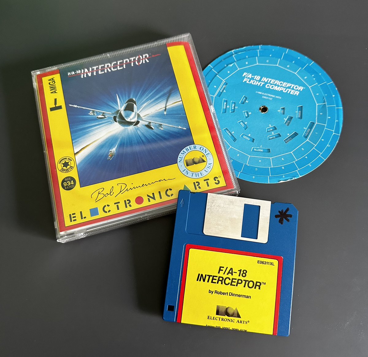 7bitretro's tweet photo. How many hours did you loose buzzing the tower, randomly firing missiles and flying under the golden gate?

#retrogaming #amiga #flight https://t.co/VbUlnFrIam