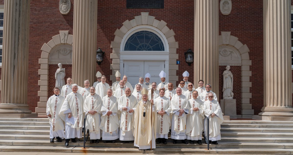 Mundelein Seminary tweet media