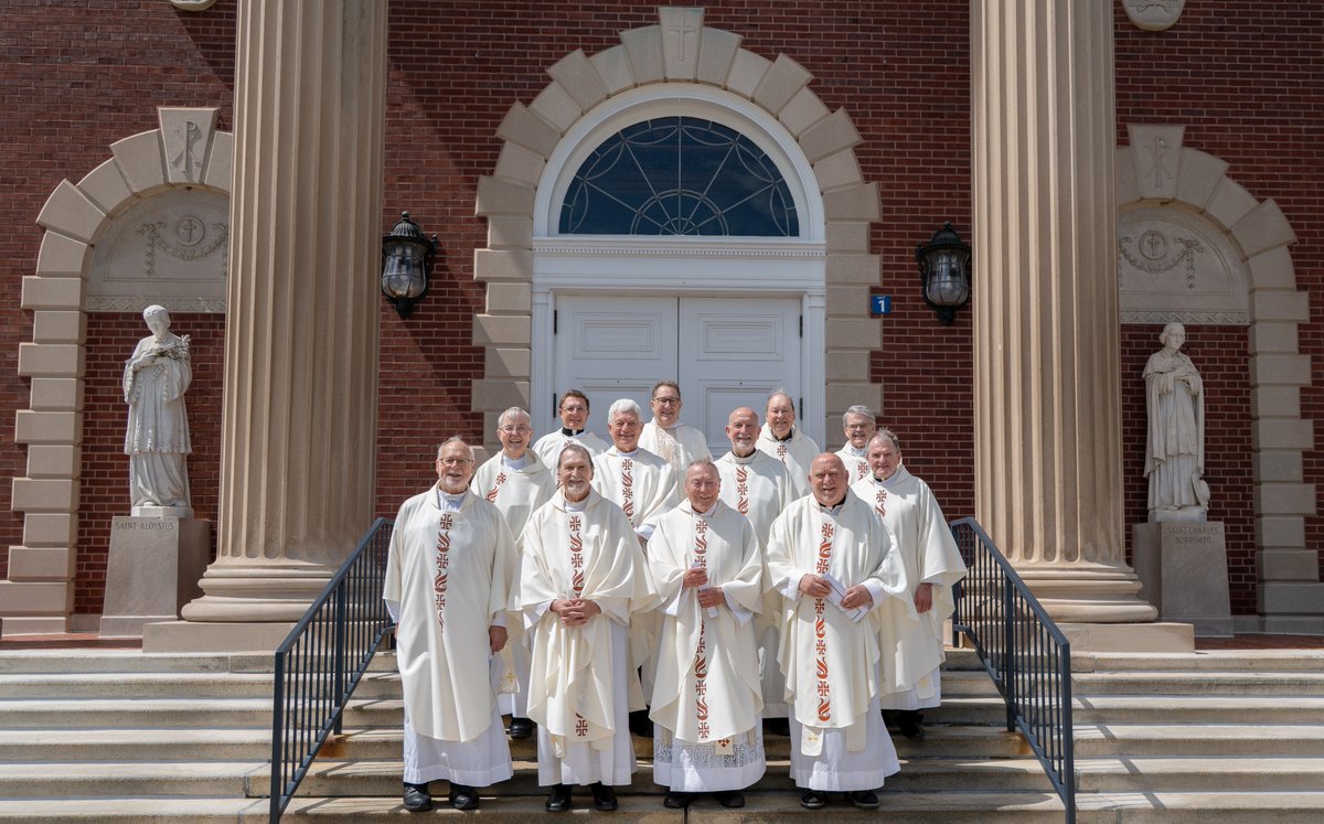 Mundelein Seminary tweet media