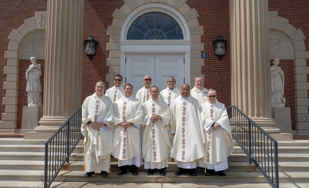 Mundelein Seminary tweet media