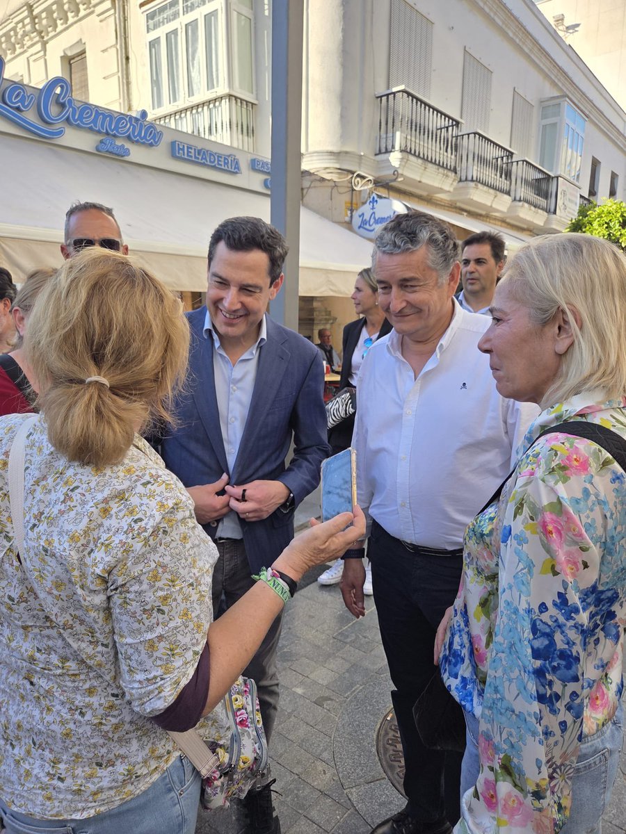 antoniosanz's tweet image. #Sanlúcar nos ha vuelto a regalar su cariño.

Junto a @JuanMa_Moreno, comprobamos que #Andalucía tiene fuerza, ilusión y ganas de seguir creciendo.

Seguimos. 💙
#ConLaFuerzaDeAndalucía
#JuanmaPresidente