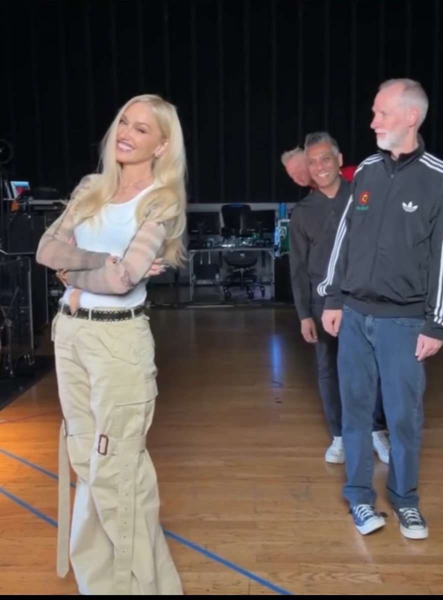 NoDoubtMexico's tweet image. Verlos así de nuevo…  nos llena el corazón. 🥹✨
Después de tantos años, siguen siendo ellos: auténticos, unidos y especiales

#NoDoubt #NoDoubtMexico #LasVegas #GwenStefani #TomDumont #TonyKanal #AdrianYoung.