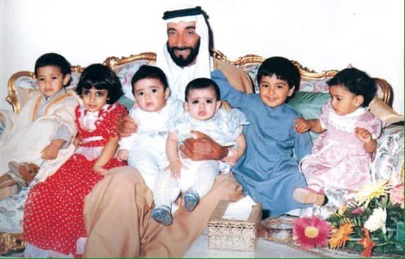 #زايد_بن_سلطان 

اللهم ارحم الشيخ #زايد_بن_سلطان واجعل الريان بابه والكوثر شرابه والفردوس ثوابه رحم الله بسمةً لا تنسى وقائداً بمعنى الكلمة