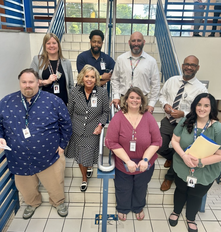 OscarSmithHigh's tweet photo. Congrats to our #Staffulty Huddle award winners for the week!!  Each was recognized by a fellow staff member for going above and beyond.  #Smithset #APWeek26 https://t.co/1Zgoi64BBx