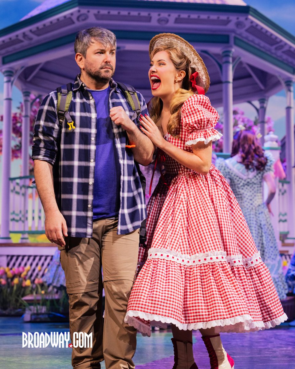 broadwaycom's tweet image. Welcome to SCHMIGADOON! See Alex Brightman, McKenzie Kurtz and the cast of Broadway's new musical.

SCHMIGADOON! opens Monday, April 20. Get tickets: bit.ly/4naSdx0

📸: Matthew Murphy and Evan Zimmerman

#broadway #schmigadoon