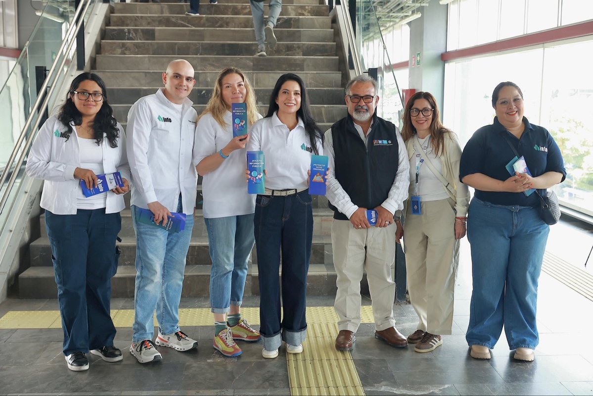 sariadna's tweet image. 🚎 Acompañé a la Comisionada Presidenta, @lauraenriquezr, en el #INFOItinerante, en la estación Constitución de 1917 del @STECDMX.

Acercamos a las personas usuarias información sobre sus derechos de acceso a la información y #PDP.

Seguimos llevando estos derechos al territorio.
