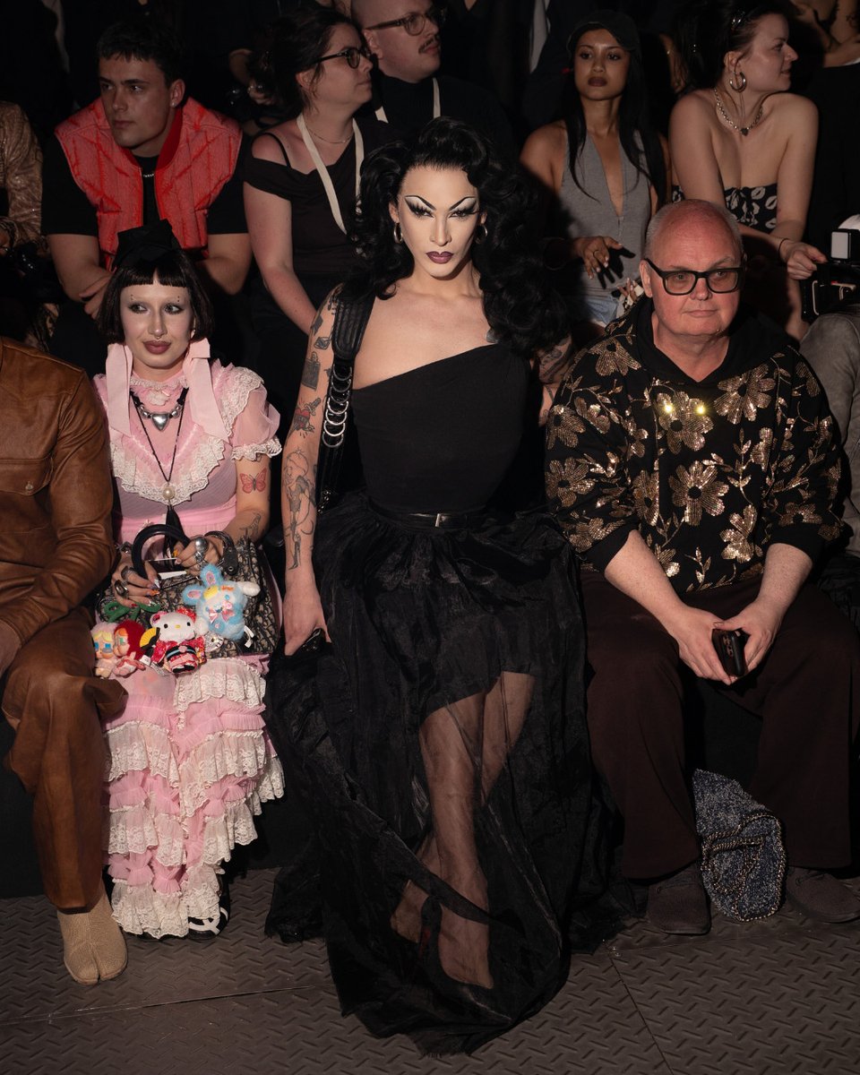 080_bcn_fashion's tweet image. Front row, mirades que defineixen el moment.

#080BarcelonaFashion #080bcnfashionweek #FrontRow