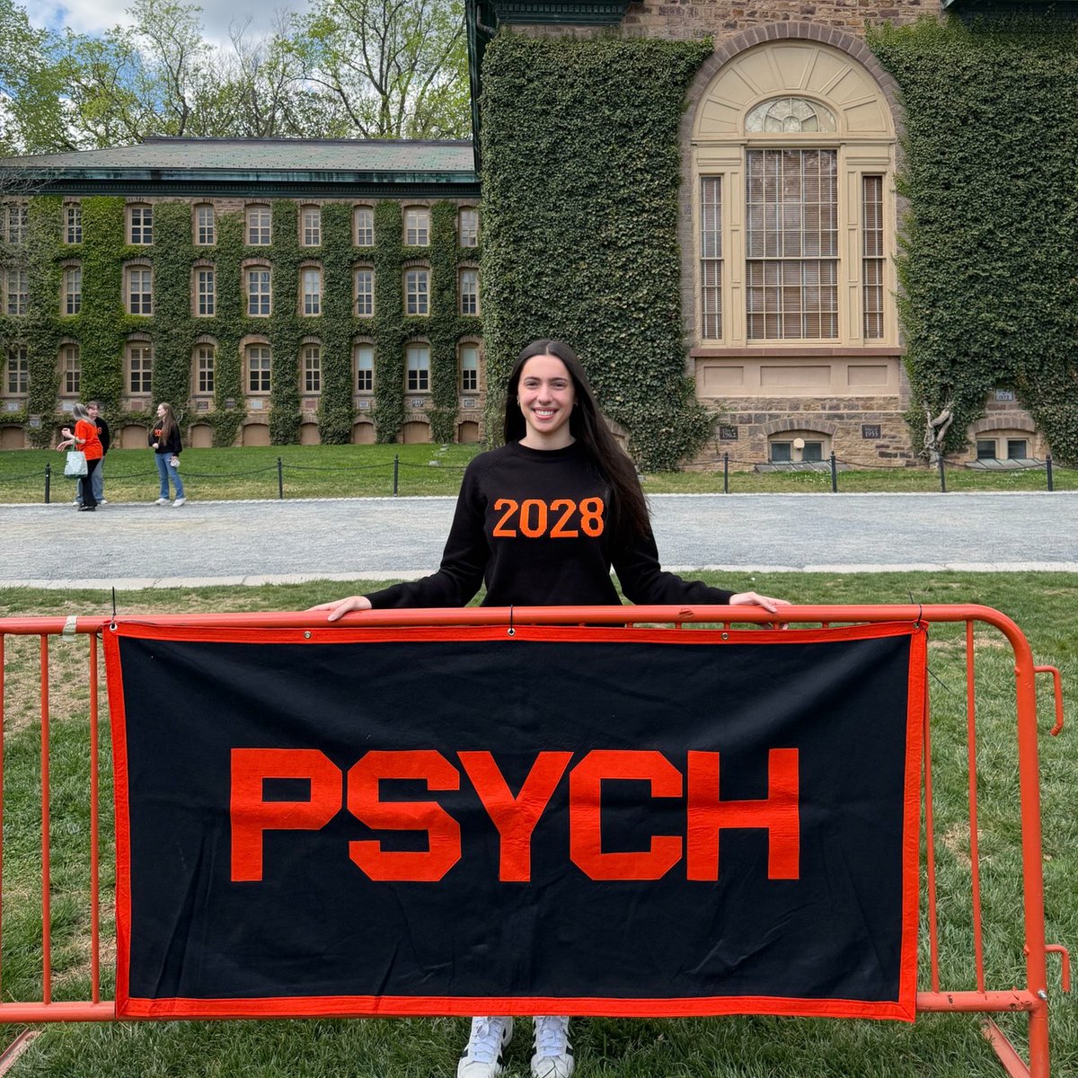 PrincetonWBB's tweet photo. Declaration Day at @princeton! 📝

Congrats to our sophomores on declaring their majors!

@cristinap_3 - Psychology
@nweke_toby - Psychology 
@_emilyeadie_ - SPIA https://t.co/oIEbuRFU0C