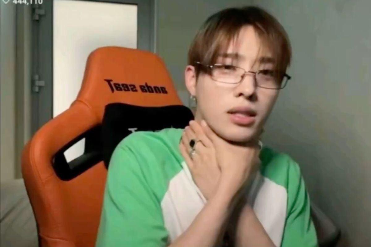 y00nliiii's tweet image. My best friend hates me in fact all my friends hate me I just don’t have enough proof #losingmymind #haha