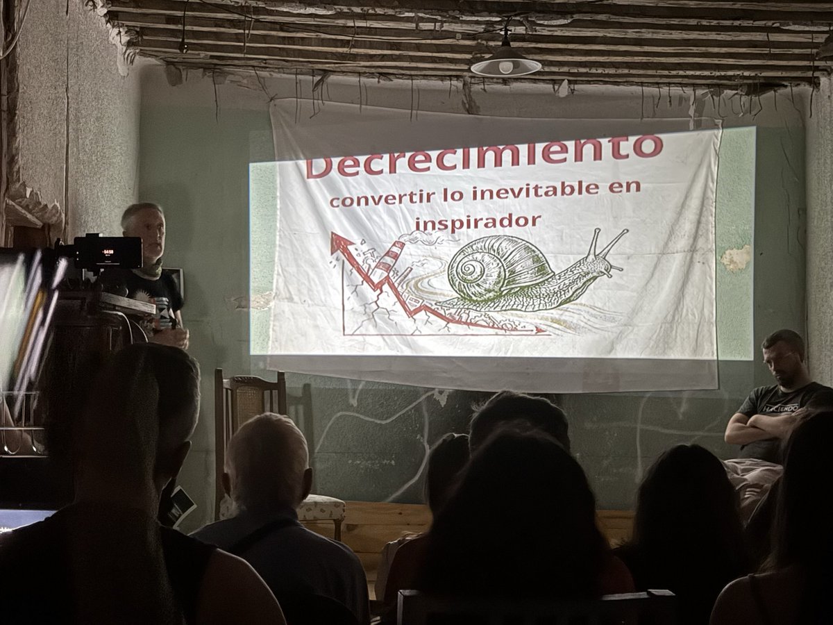 lmsanse's tweet photo. Decrecimiento vs. Colapso https://t.co/9Cef6JSkxq