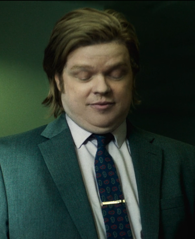 There are a lot of blue elements in the flashback in episode 5 in #DaredevilBornAgain

Blue window and a blue cap on the bottle in their office
Blue bars
Blue doors in the police precinct
Foggy is wearing a blue tie