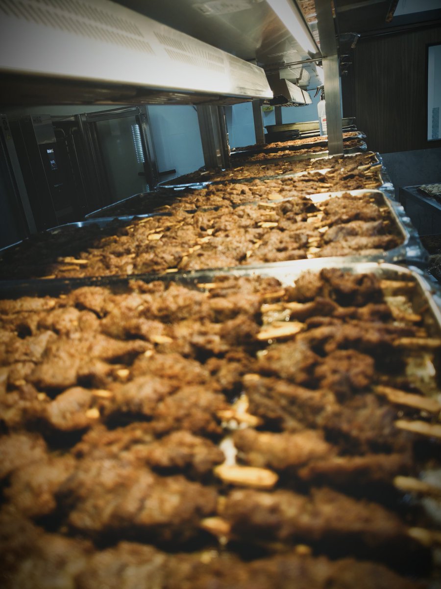 D_slim_Chef's tweet image. Suya sticks...  Oya bring the onions🧅 and tomatoes. I don bring suya
#chef #cheflife #mufc