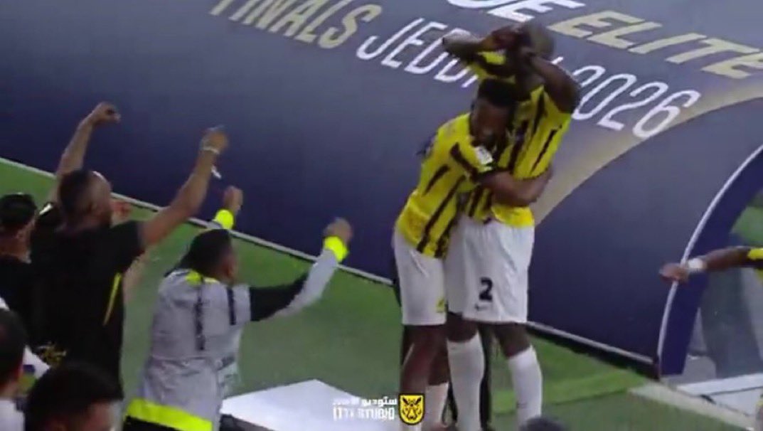 صـالـح tweet media